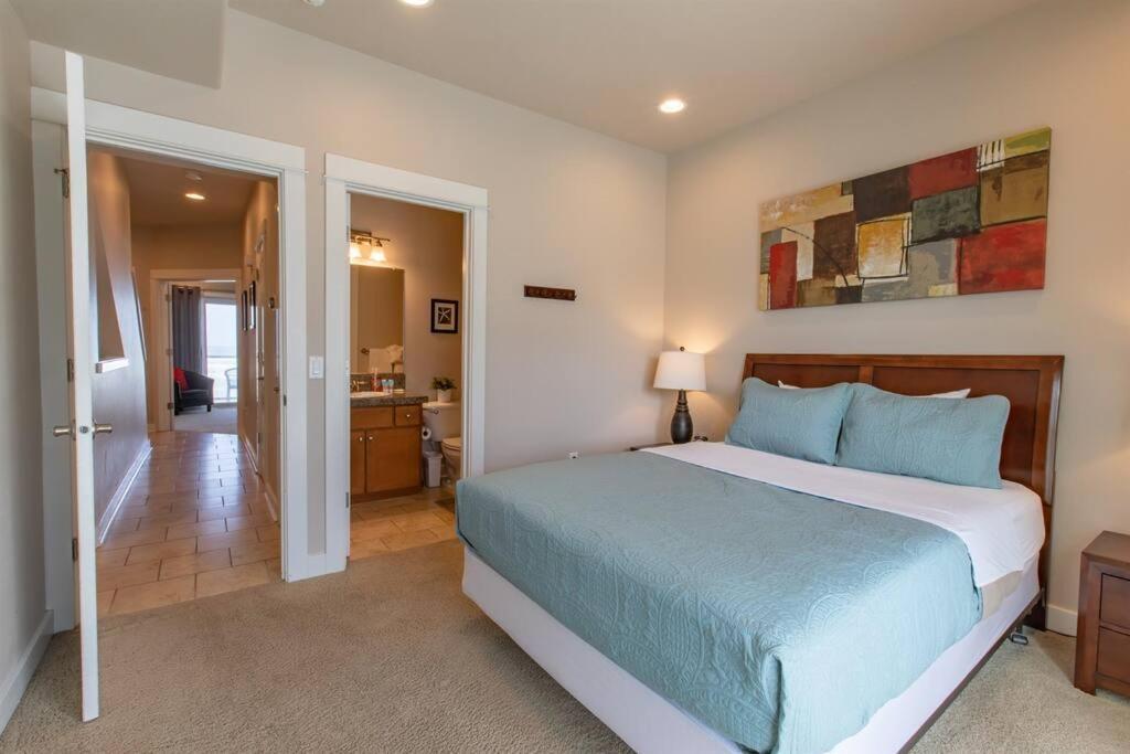 Rockaway Beach Vibes,Waterfront Oceanfront Rockaway Beach House Near Downtown,Wifi, Washer Dryer Екстер'єр фото